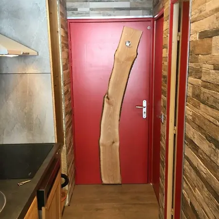 De Mae Apartment